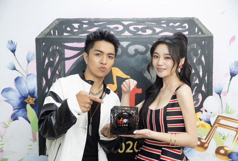 《許我耀眼》片頭曲是她唱的!身分曝光有天王師兄