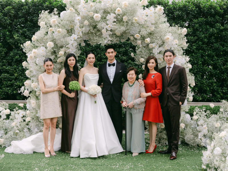 吳婉芳的次子Lynus結婚，遺憾丈夫胡家驊已經過世。（滾動工作室提供）