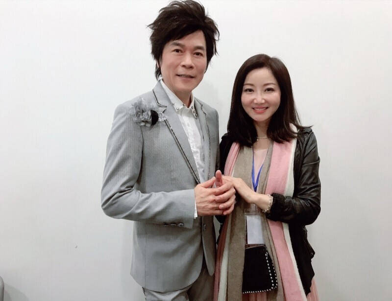 洪榮宏與老婆張瀞云。（宏遠音樂提供）
