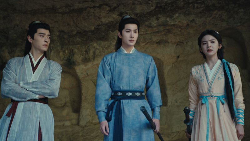 方逸倫（左起）、楊洋、章若楠在《雨霖鈴》前往探案。（Disney+提供）