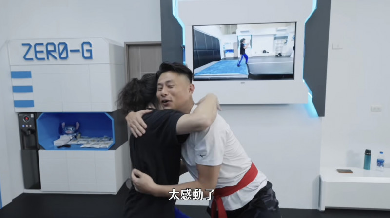 彭小刀（左）能再次挑戰成功，內心真的非常感動。（翻攝自YT）