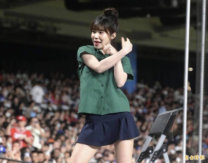 李多慧穿北一女制服跳舞掀議！「挨轟消費文化」125字回應了