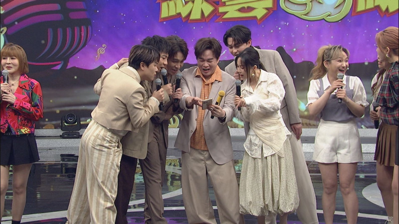 康康突拿出手機！蔡小虎「日系超帥嫩照」當眾曝光