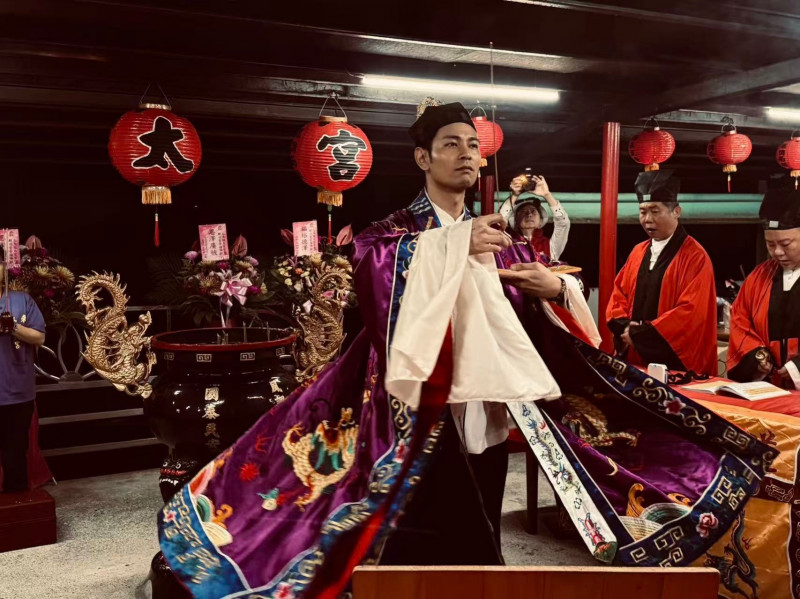 楊子儀復合阿西正妹女兒爆不婚原因  過一天「全面翻牌」道歉