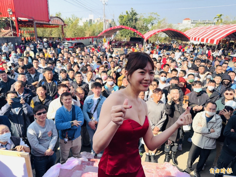 女網紅柯莉絲汀現身，台下男士們充滿期待。（資料照，記者蔡宗勳攝）