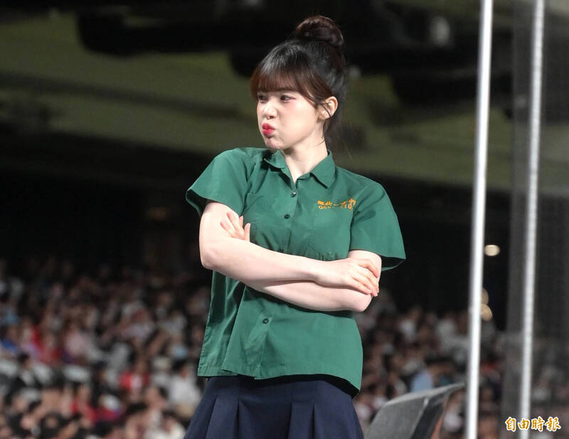 李多慧穿小綠綠制服引男凝爭議 北一女舞蹈社長：別污化我們努力