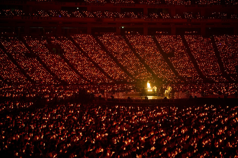 嵐ARASHI最終場演唱會在東京巨蛋進行，吸引超過5萬名幸運兒共襄盛舉。（翻攝自X）
