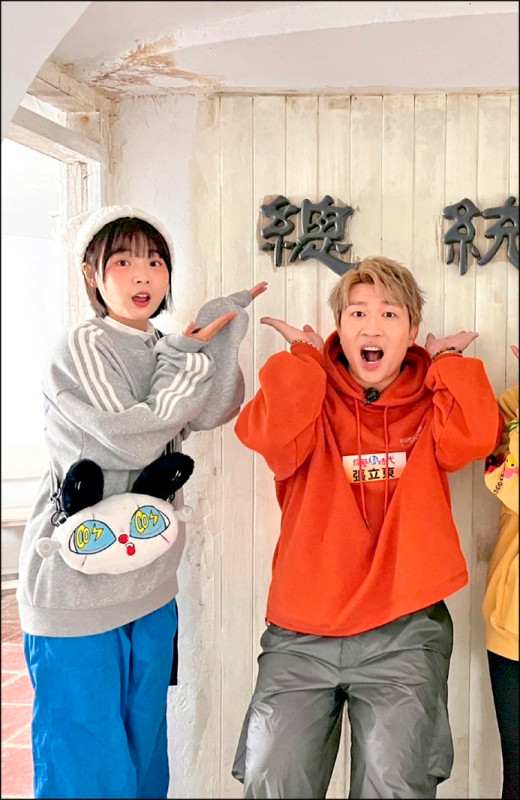 籃籃（左）無奈和張立東的東京巧遇變成八卦新聞。（民視提供）
