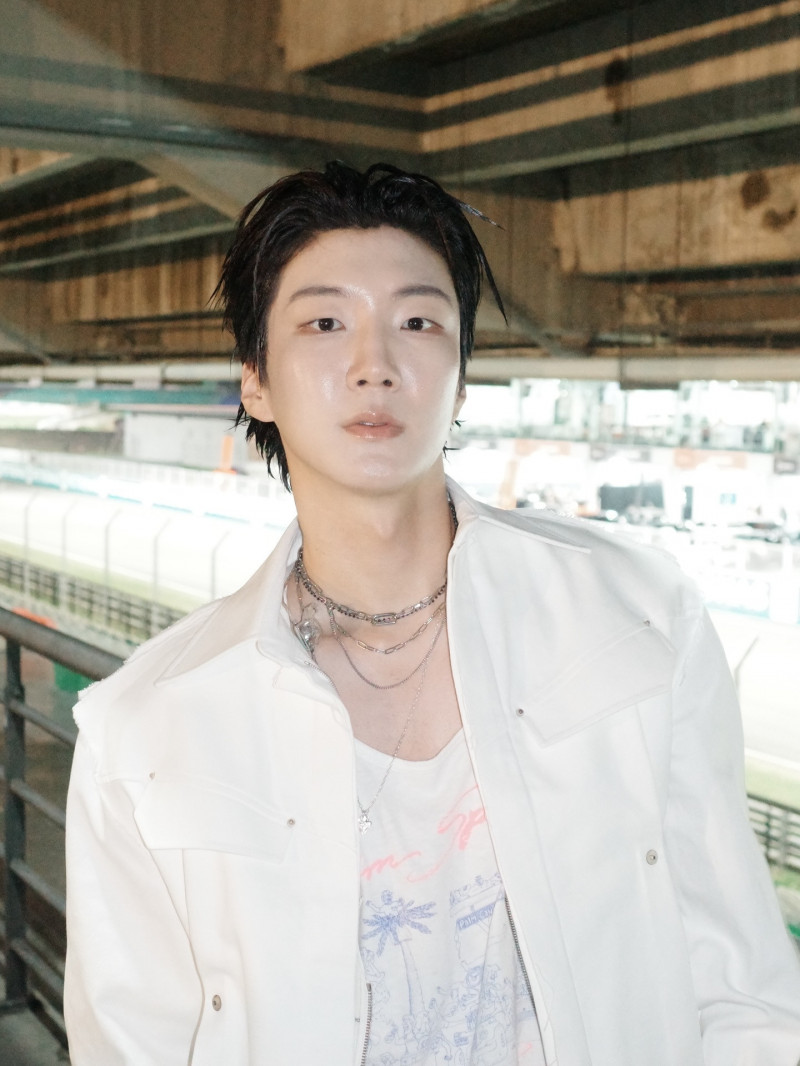 Winner李昇勳也瘋「仁來瘋」，希望黃仁勳帶給他好運。（翻攝自IG）