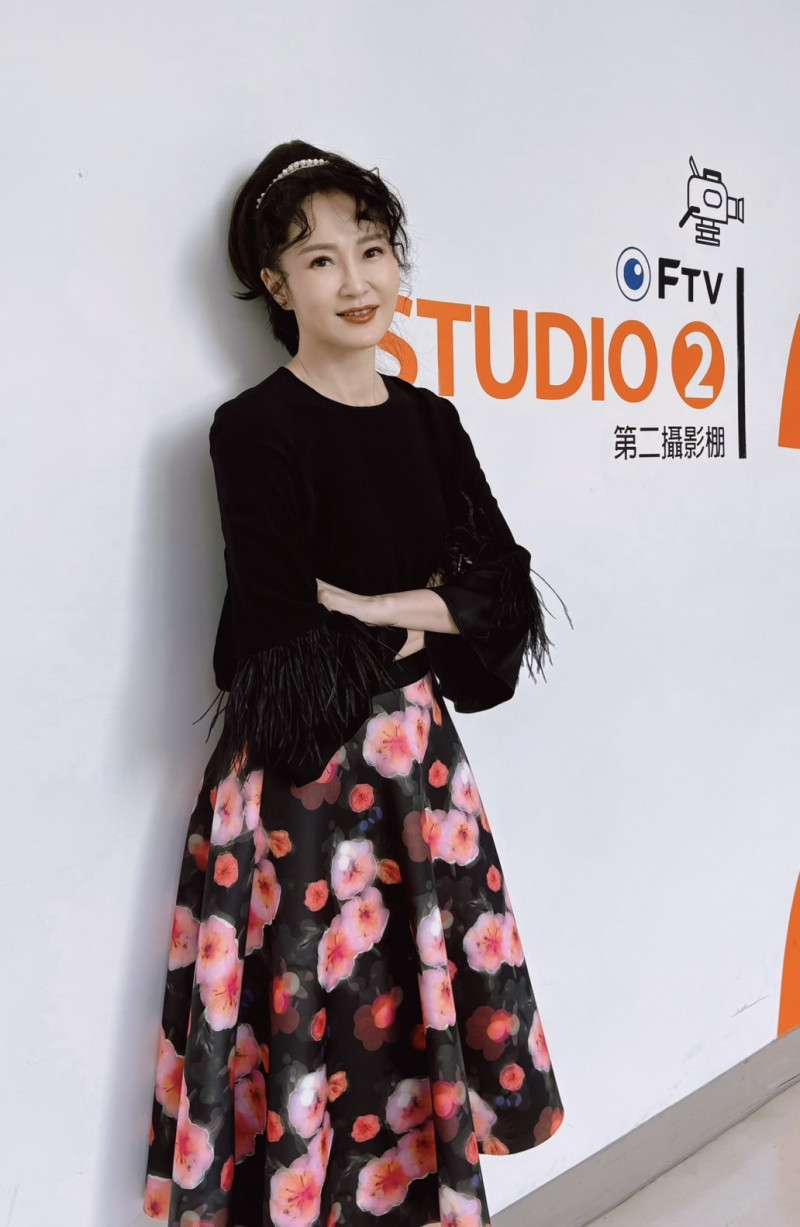 李之勤在《豆腐媽媽》飾演議長江俊翰的未婚妻「李珍妮」。（民視提供）