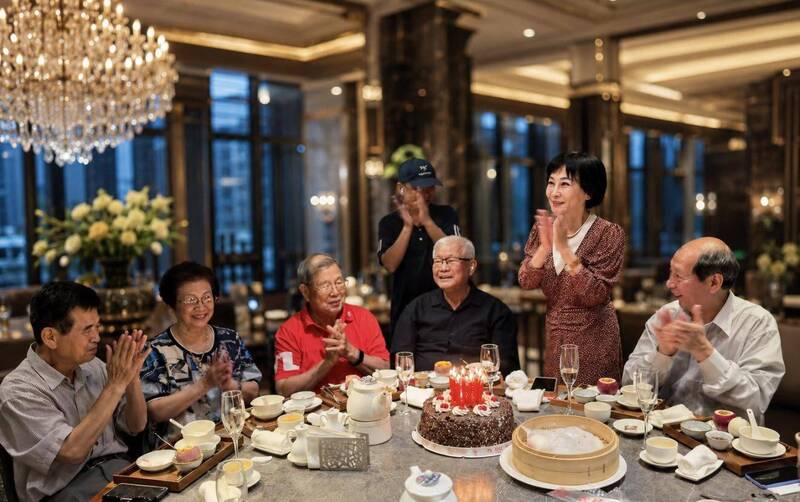 父歡度90大壽 吳淡如驚喜同學可做100下深蹲