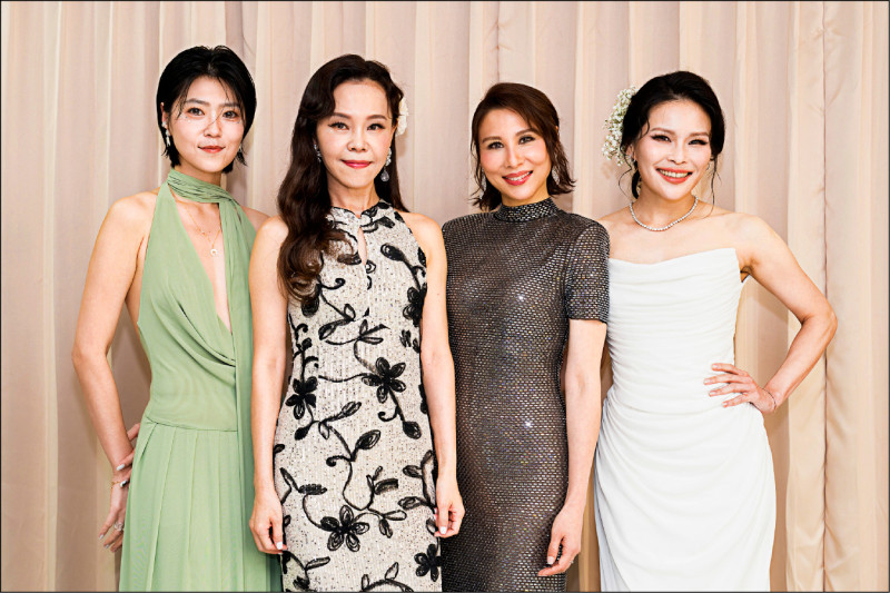 周蕙（右起）、林凡、彭佳慧、曹雅雯一起參與「但願人長久」演唱會。（阿爾發音樂提供）