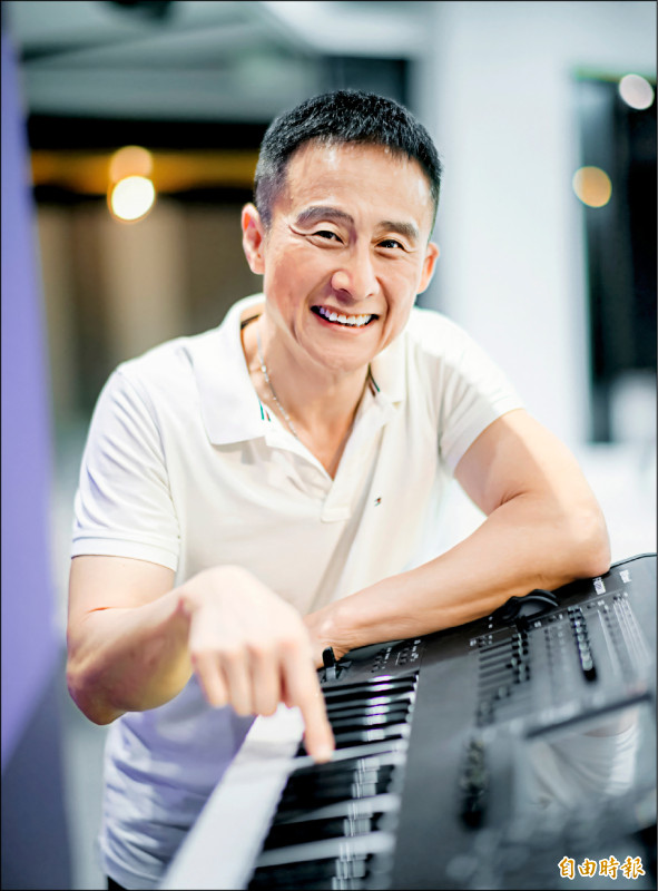 阿建苦熬翻身金牌樂手，彈出無可取代的人情味。（記者王文麟攝）