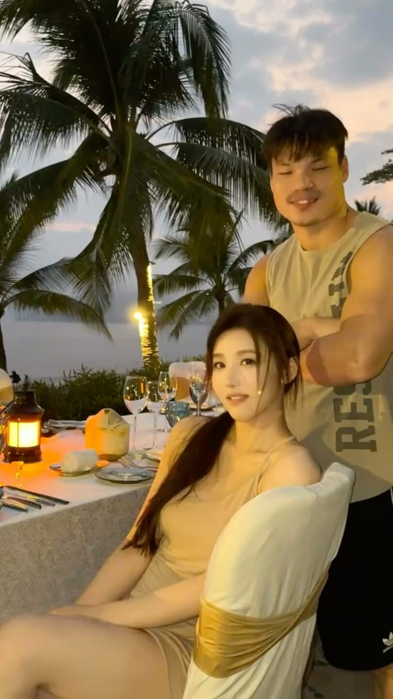 喬妹（左）至今仍和嘴哥保持聯繫，還要一起開創副業。（翻攝自IG）