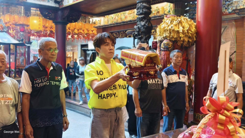 許志豪雲林西螺現蹤被拍 迎來「超大咖天后」