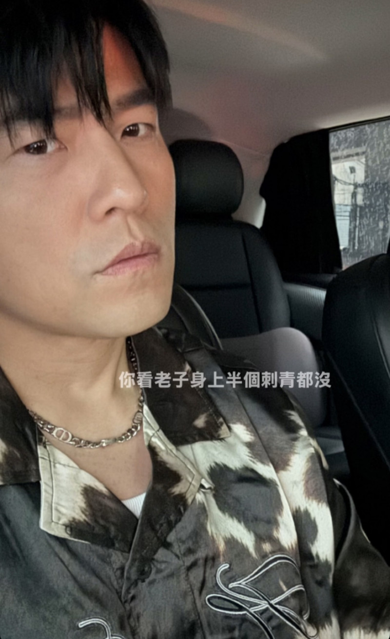 才赴紐約參加小女友畢典 林俊傑突現身台北東區合體周杰倫