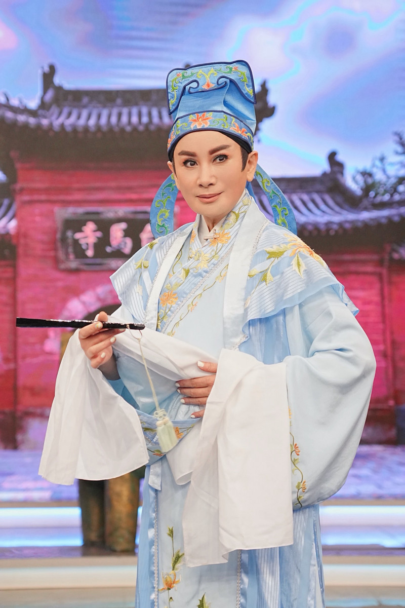 陳亞蘭化身《唐伯虎點秋香》中的主角唐伯虎，俊美形象令人驚豔。（華視提供）