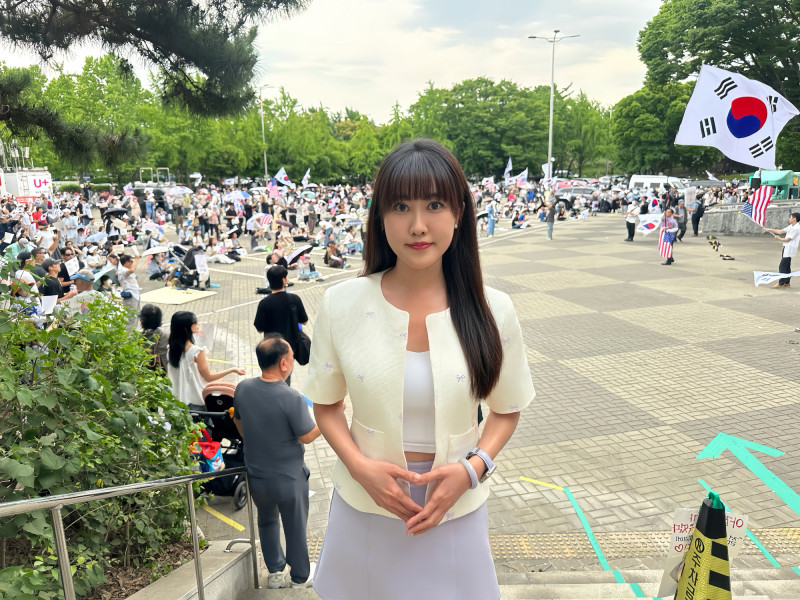 鏡新聞主播赴韓採訪遭圍剿 亮「台灣身分」逆轉登KBS