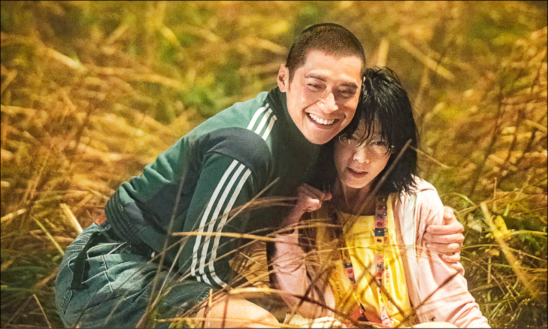 陳家樂（左）、廖子妤在《像我這樣的愛情》有十分精彩的對手戲。（政駒提供）
