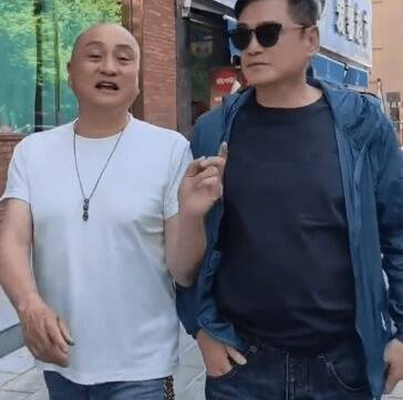 兄弟互換!湯鎮宗頭髮濃密超凍齡 湯鎮業同框像大哥
