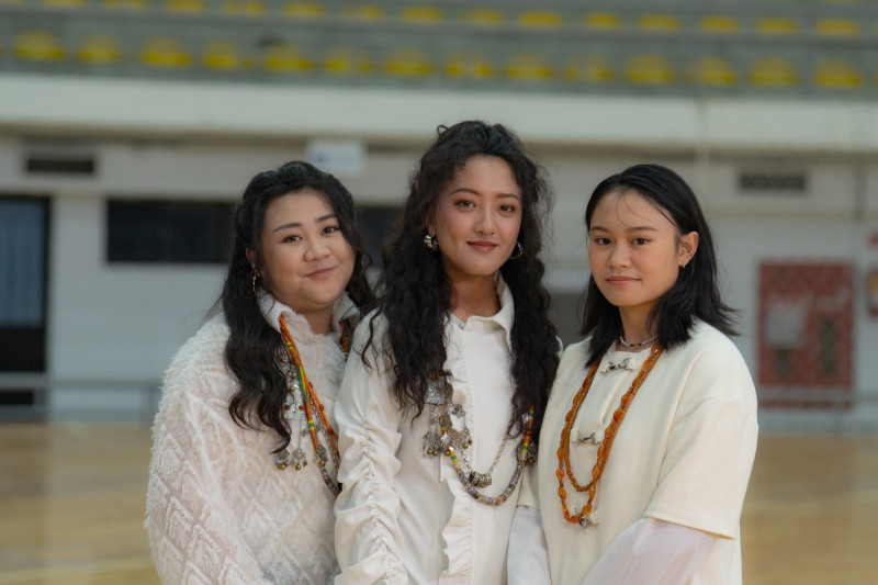 那屋瓦少女隊。曾妮（左起）、Kiki、真愛。（嘻哈龍虎門、台東縣政府提供）