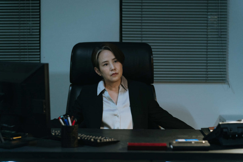 昔金鐘戲后罕見片場現身!李明依「新身分」曝光 超狂氣場嚇壞全場