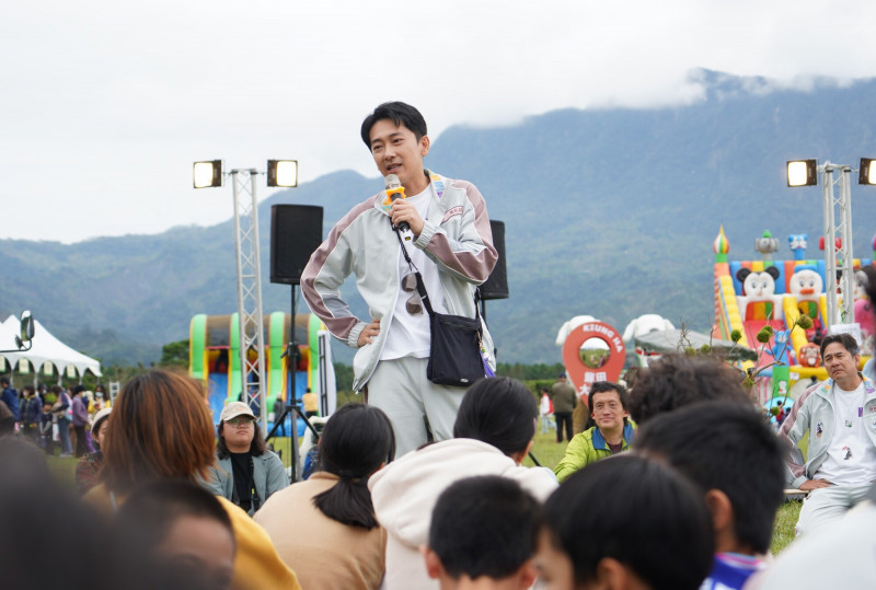 施名帥錄影情緒崩潰!開口秒哽咽說不出話