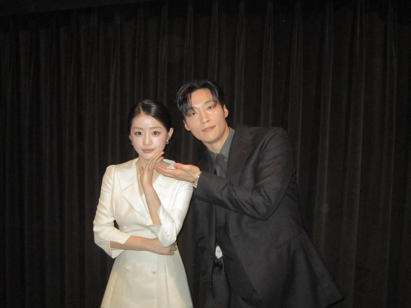 男神糖果掉地秒撿來吃 《王室》女星看傻:豪爽真男人