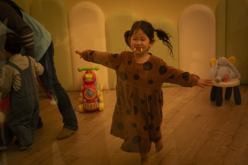 黃迪揚在《欠妳的那場婚禮》領養的小孩，其實就是自己現實生活中的女兒。（公視提供）