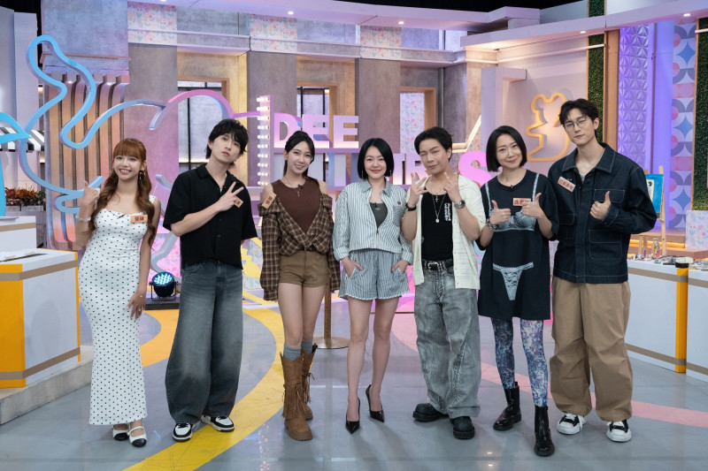 《不熙娣》邀請到曲家瑞（右二），以及張琳（左起）、邱鋒澤、檸檬、范姜彥豐（右一），透過藝術解畫，一窺來賓們的內心世界。（東森綜合台提供）