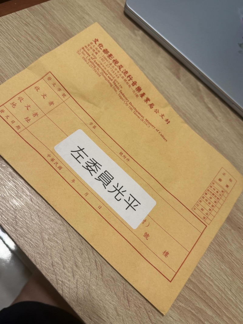 左光平表示自己的手機在典禮期間一直被保存在這個袋子中。（翻攝自Threads）