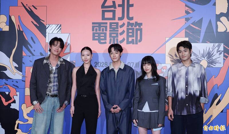 余杰恩（左起）、許曦文、劉修甫、鄭煒齡、潘綱大出席《聰明鎮（第1-2集）》記者會。（記者潘少棠攝）