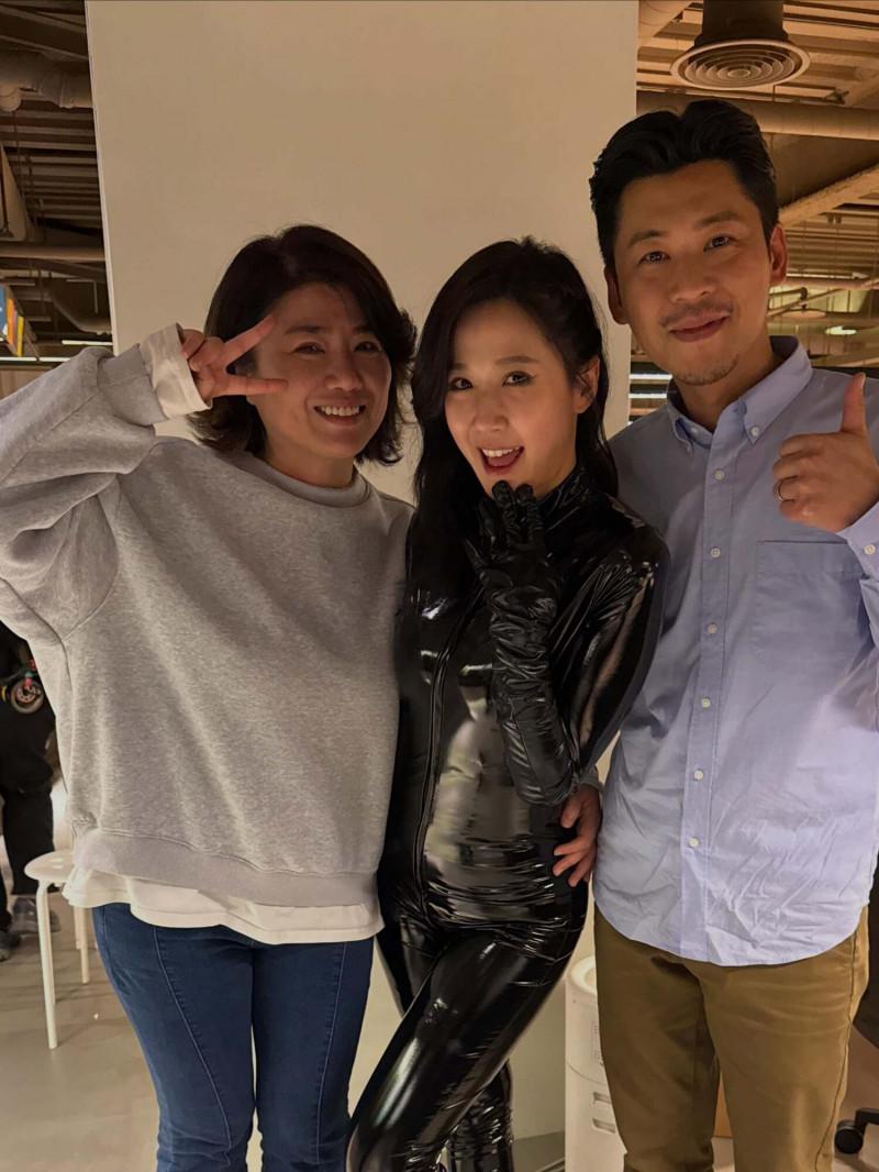嚴藝文（左起）客串《欠妳的那場婚禮》，和方志友、黃迪揚頗多對戲。（翻攝自threads）