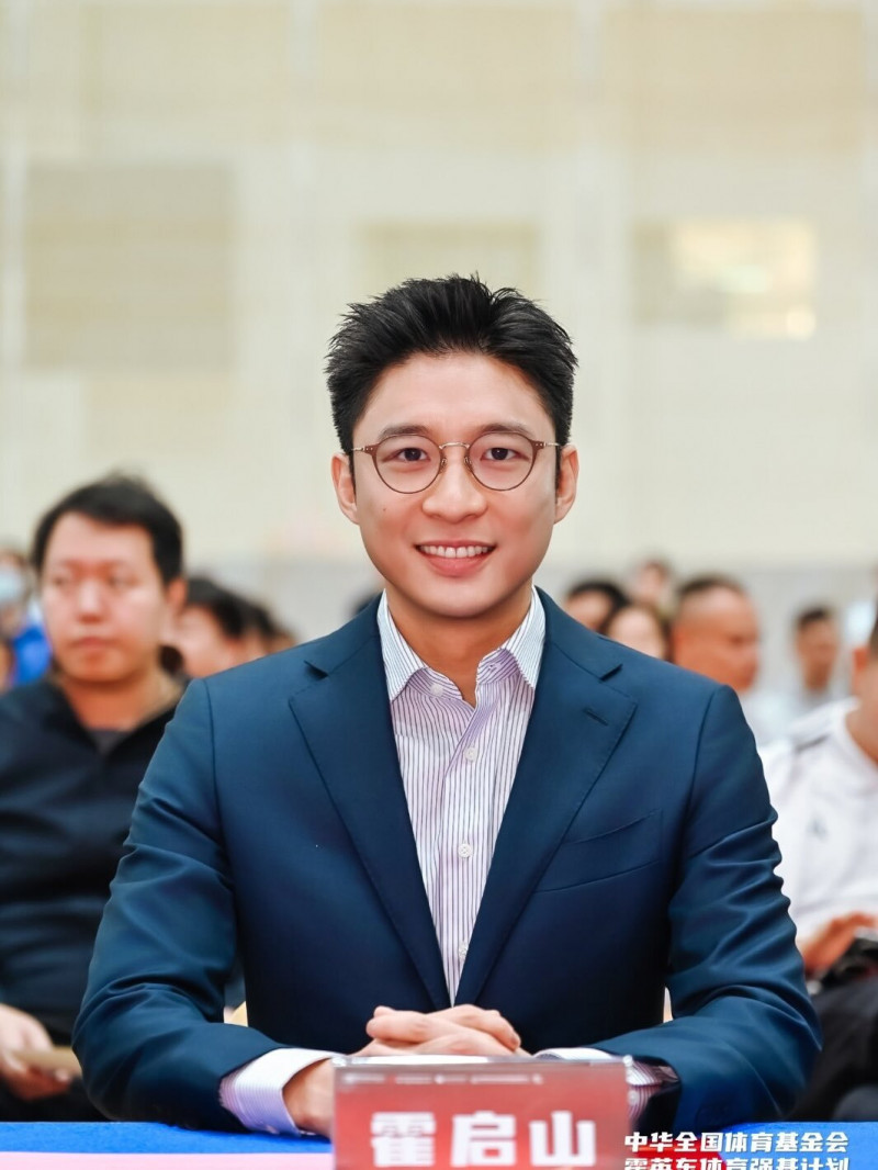 霍啟山是香港知名豪門「霍英東家族」第三代成員，身家保守估計約新台幣1700億元。（翻攝自IG）