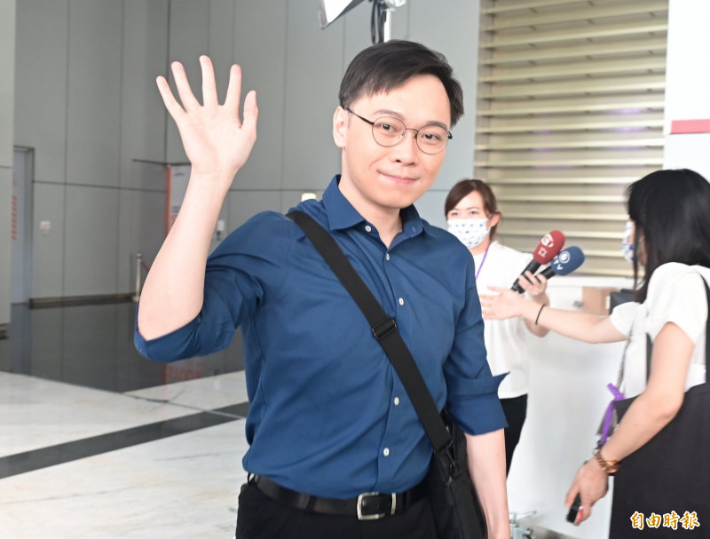 黃士修批蔡桃貴長相遭炎上 徐閉怒轟:不知道自己長什麼樣?