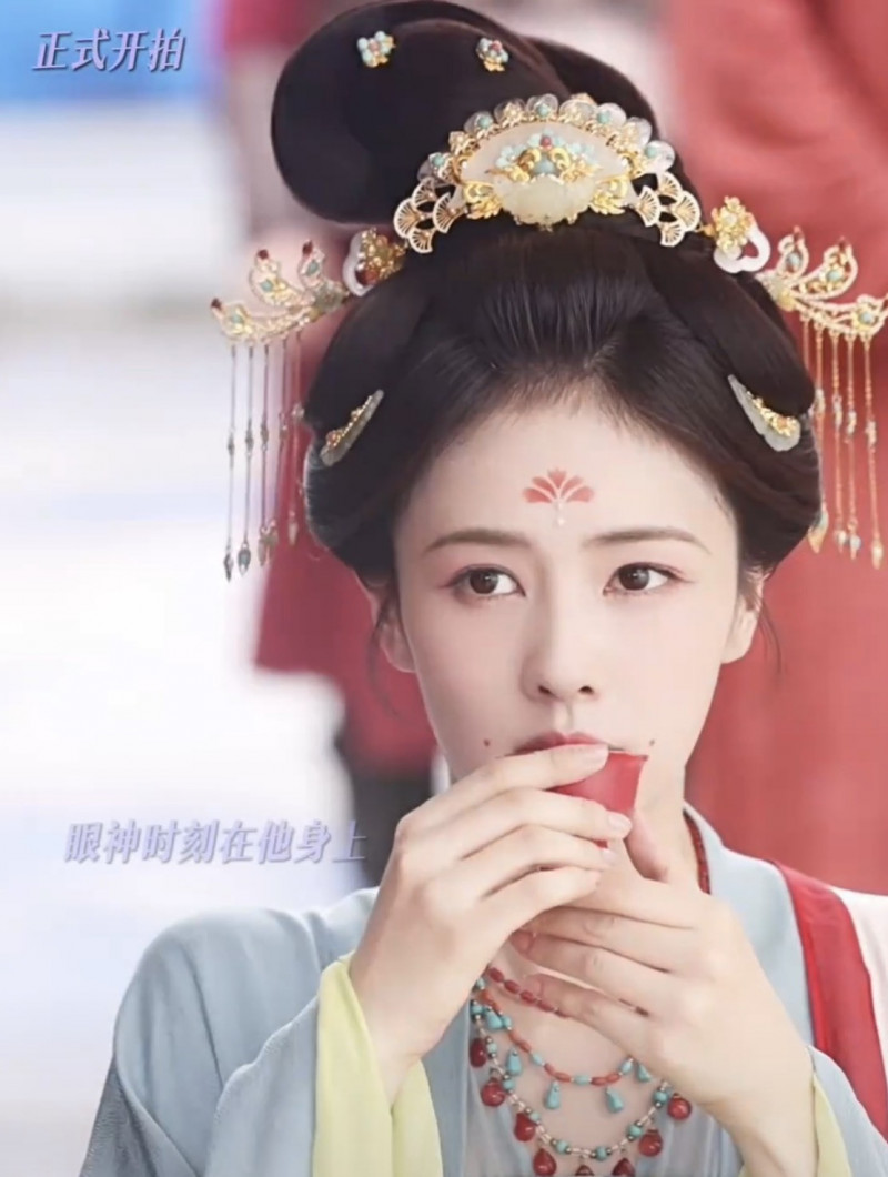 白鹿《莫離》驚傳「連喝茶都用替身」?正片畫面曝光 真相抓到了