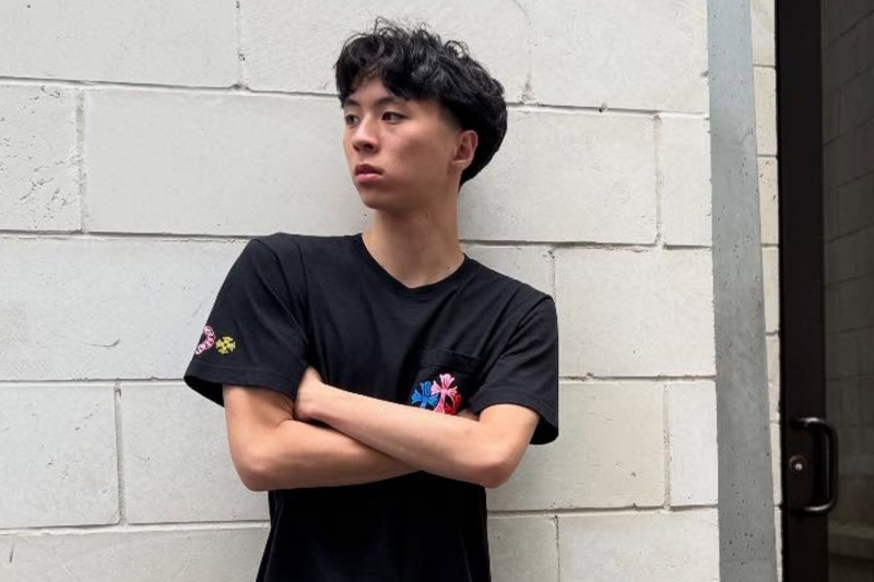 百萬實況主Ray本名疑曝光 高中畢業冊照流出 7萬網友朝聖