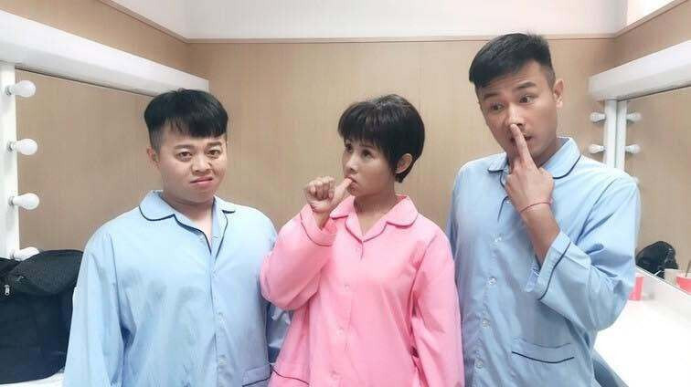 傅子純血癌驟逝明舉行告別式 兵家綺「四七」誦經淚崩:不敢看你照片