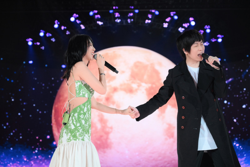 女神現身抖出五月天「拖時間」!阿信十指緊扣陳綺貞來真的