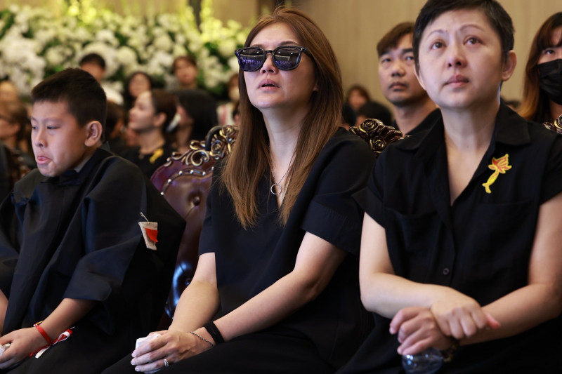 傅子純遺孀李佳綺（中）。（民視提供）