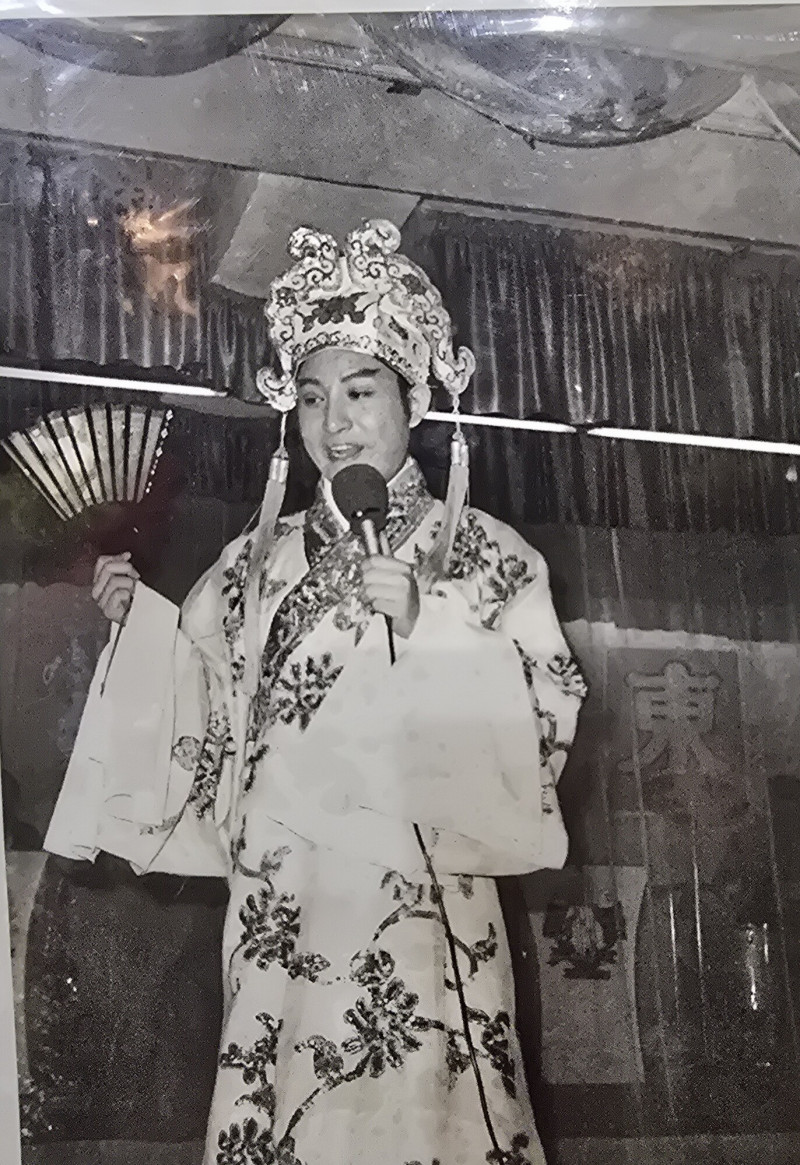 學聲樂出身的青山,也演過多齣歌劇。(青山提供)