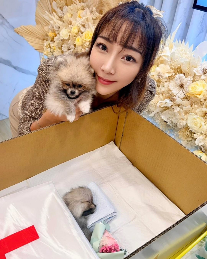 李宓為狗女兒舉辦告別式。（翻攝自臉書）
