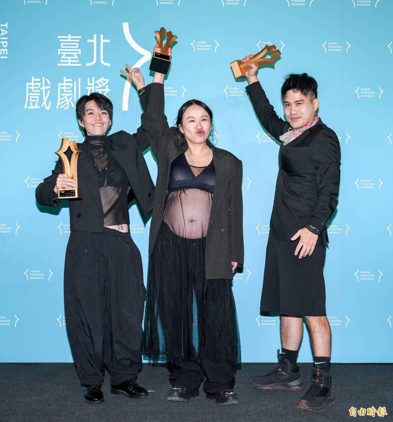 台北戲劇獎》生父是舅舅、懷胎的是阿姨!「妻妻」真實人生搬上舞台勇奪大獎