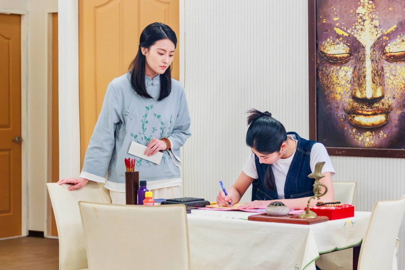 顏曉筠在《樓上樓下》有通靈體質。（中視提供）