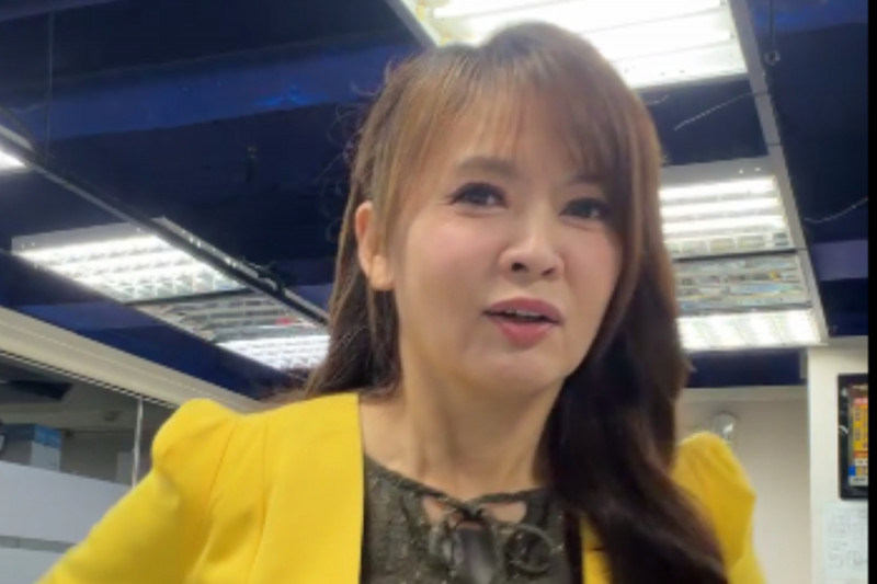 (影)王淑麗直播突喊「星巴克颱風」 超萌口誤全網笑翻