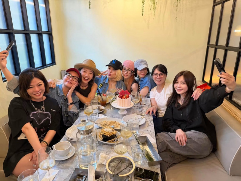 温嵐出院露面了!徐若瑄洩慶生私照 同場還有大咖天后