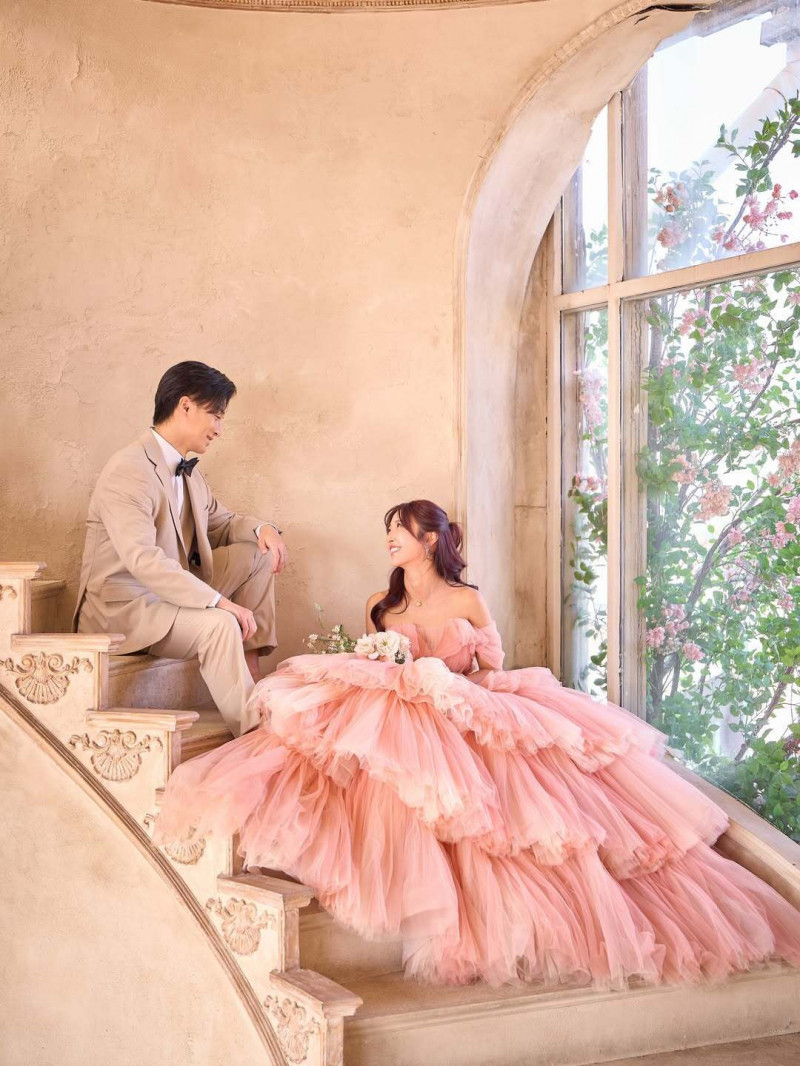 水川堇的婚紗照充滿浪漫氣息。（翻攝自IG）
