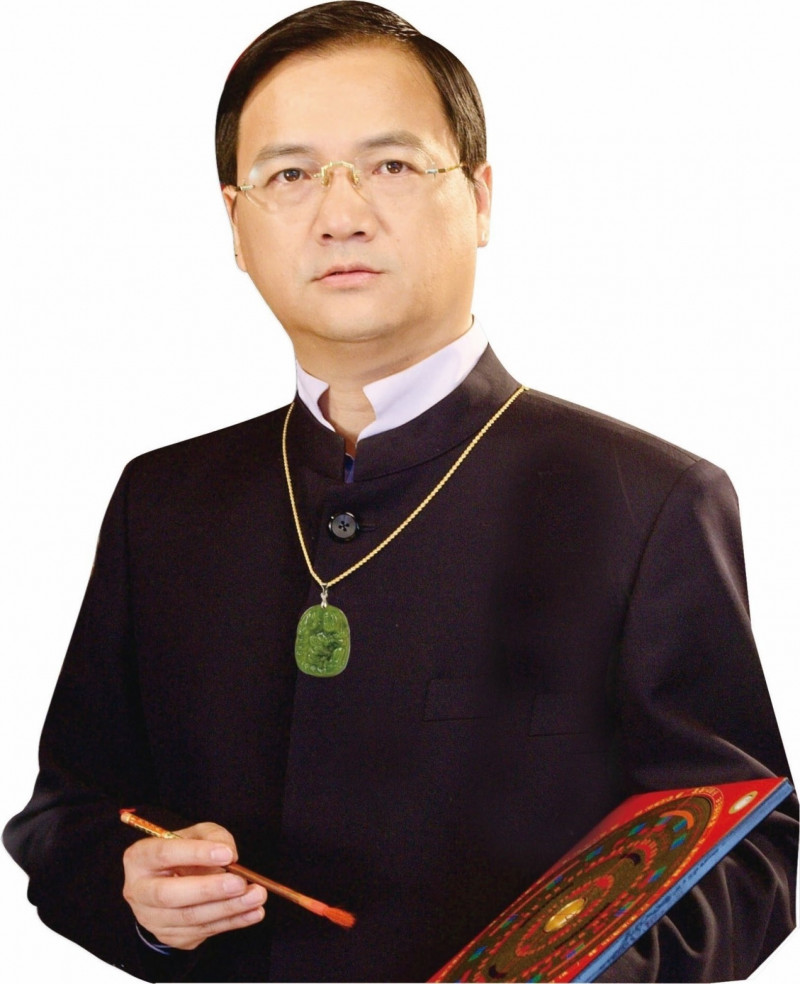命理師江柏樂怒斥郭台銘只會用下半身思考。（江柏樂提供）