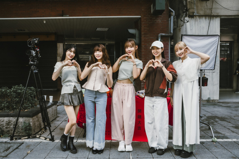 這畫面太香!9大啦啦隊女神驚喜合體拍新戲 粉絲全暴動:這輩子值了
