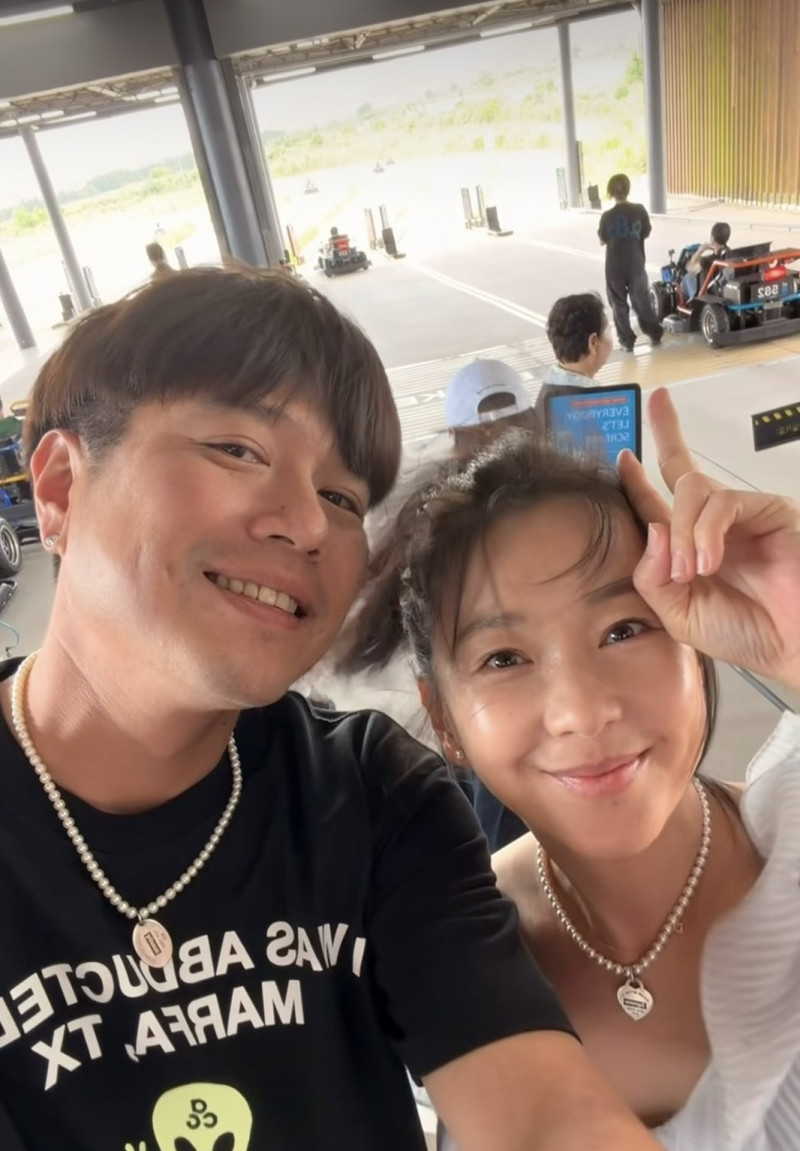 甩婚變風波!李易六月「親密泡泳池」畫面流出 真實感情狀態曝光